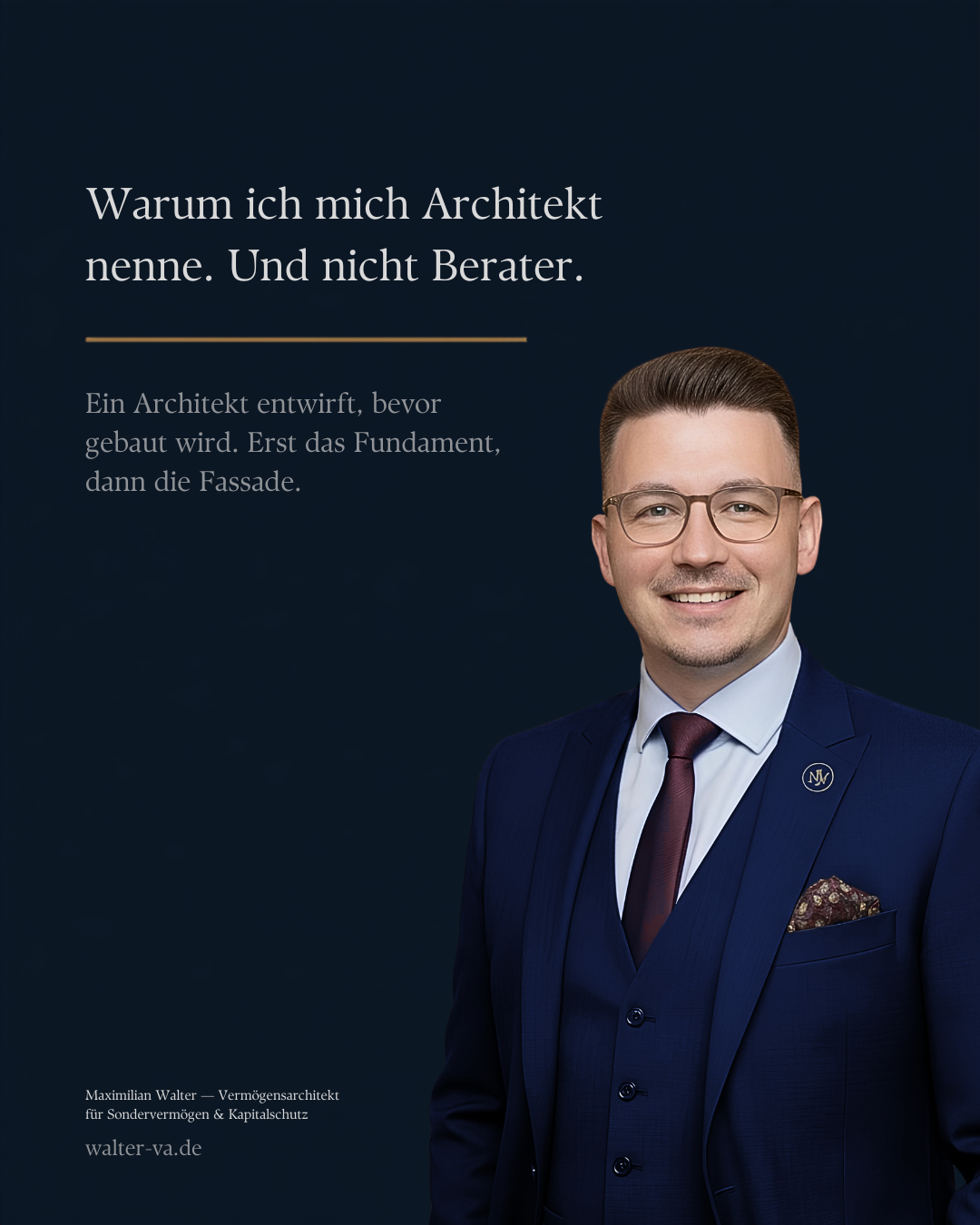 Maximilian Walter, Finanzanlagenvermittler aus Sinzheim, im Anzug Maximilian Walter erklärt, warum er sich Architekt nennt: Ein Architekt entwirft, bevor gebaut wird – erst das Fundament, dann die Fassade